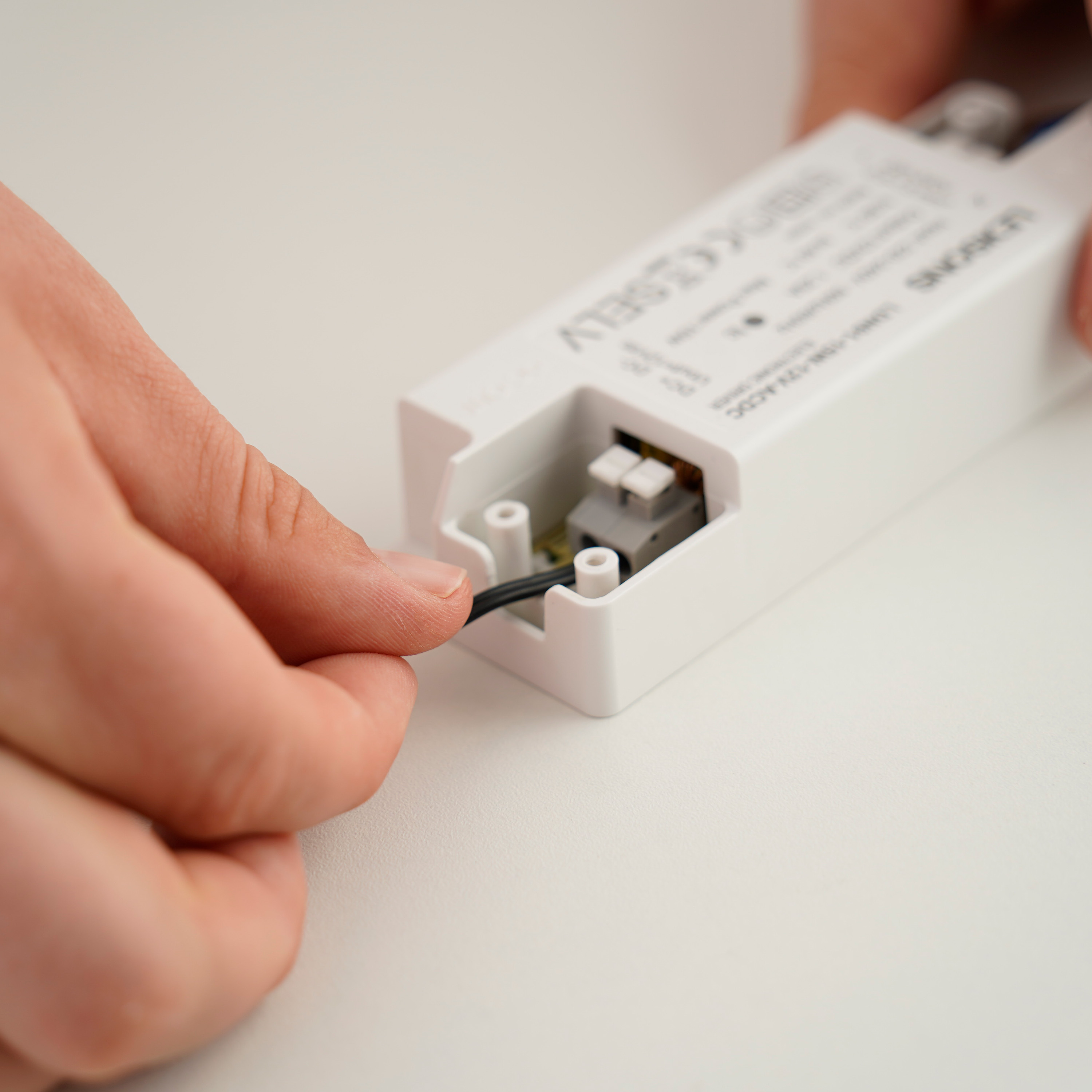 LDN91-15W-12V-ACDC_02_25.jpg LDN91-15W-12V-ACDC_02_25.jpg