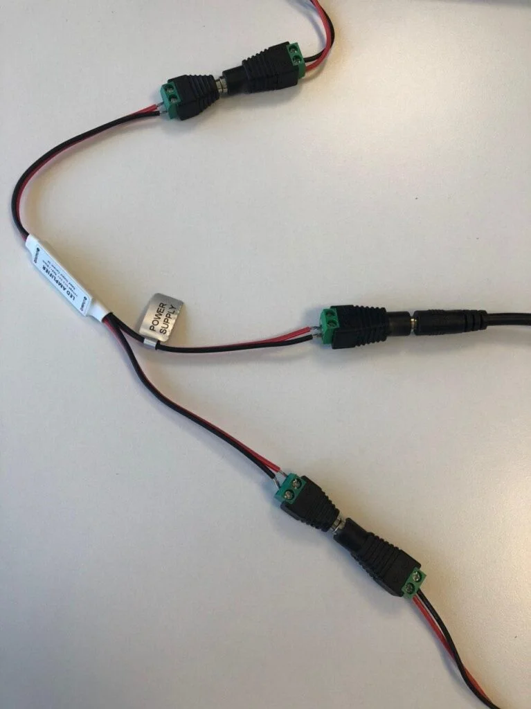Voorbeeld van het koppelen van meerdere witte LED-strips