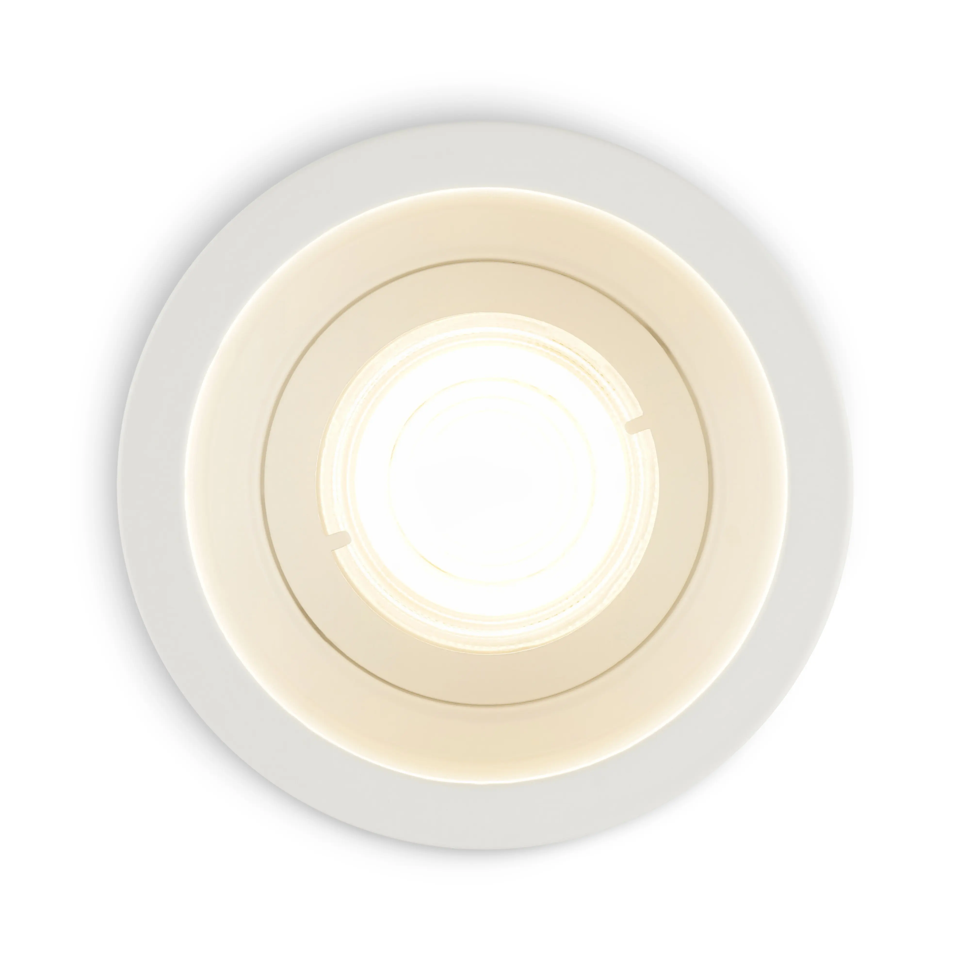 Weisse tief eingelassene Einbauleuchte mit warmem GU10 Licht fuer eine ruhige und edle Raumwirkung.